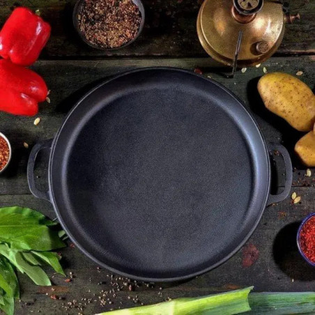1. Чавунна жаровня 34x4 см із зручними ручками для смаження та гасіння на плиті та в духовці.