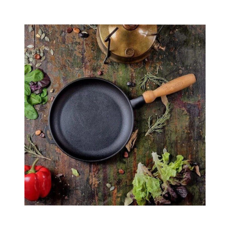 Чугунная сковорода ∅26 см Maysternya T305С с деревянной ручкой. Глубокая индукционная сковородка.