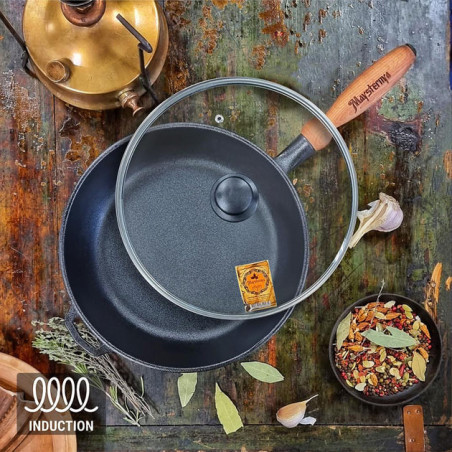 Чугунная сковорода ∅26 см Maysternya T305С с деревянной ручкой и стеклянной крышкой.